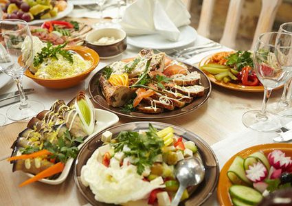 4 نصائح لتجنب الاضطرابات المعوية في أول أيام عيد الفطر