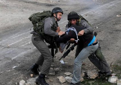 الاحتلال يعتقل شابين من كفر قدوم شرق قلقيلية