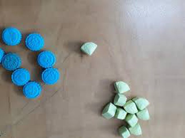 الشرطة تضبط 99 حبة "اكستازي" مخدرة