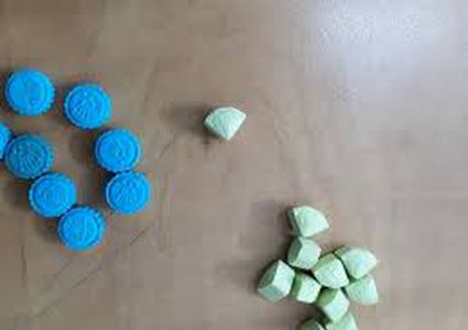 الشرطة تضبط 99 حبة "اكستازي" مخدرة