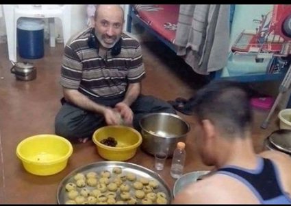 قوات الاحتلال تهاجم الأسرى وتعزلهم بعد صورة "كعك العيد"