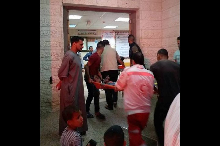 إصابة مواطنين في قصف إسرائيلي لمجموعة من مطلقي الطائرات الورقية شرق البريج