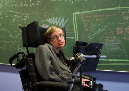 دفن رماد ستيفن هوكينغ.. وبث صوته إلى الفضاء برسالة سلام