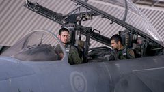 التحالف العربي بقيادة السعودية يشن ضربات جوية على مطار الحديدة اليمني