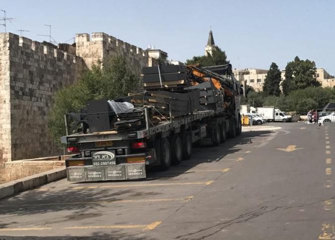 شرطة الاحتلال تستعد لوضع منصات أمنية جديدة في باب العامود