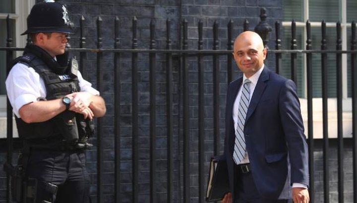 هاتف وزير الداخلية البريطاني في قبضة اللصوص