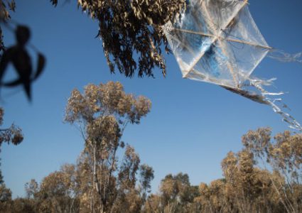 الاحتلال يزعم عثوره على جسم مربوط بطبق ورقي “بشاعر هنيغف”