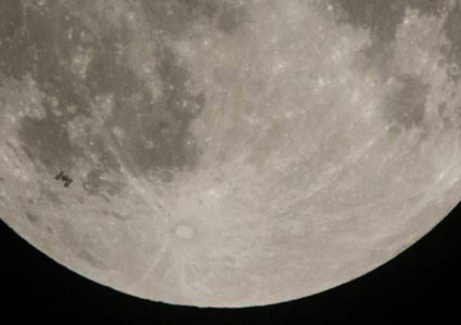 رواد الفضاء سيعودون إلى القمر