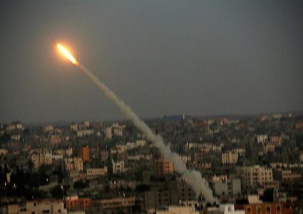 ليلة متواصلة من القصف على غزة و43 صاروخا أطلقت باتجاه المستوطنات