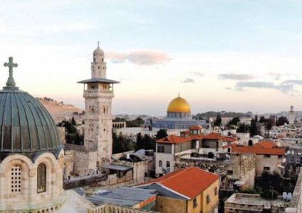 عيسى لـ"النجاح": سنغلق الكنائس إذا مست إسرائيل بالمقدسات