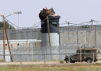 قوات الاحتلال تشرع بإنشاء معسكر للاحتلال شرق الخليل