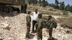 قوات الاحتلال تستولي على حفار ومعدات شرق بيت لحم