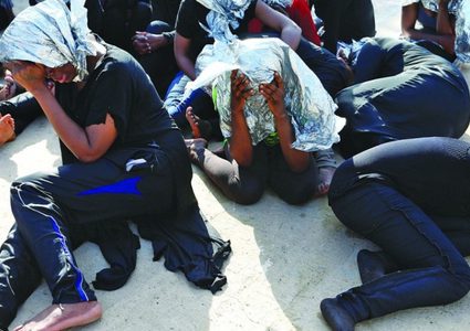 غرق 5 مهاجرين وإنقاذ 117