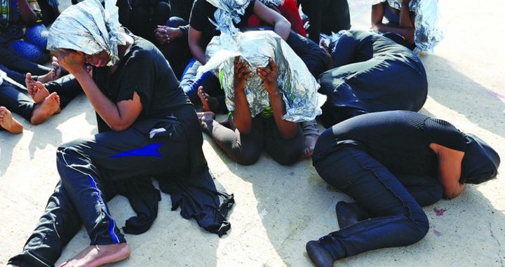 غرق 5 مهاجرين وإنقاذ 117