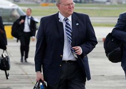 "ديلي ميل": فضيحة جنسية وسياسي ليبي وراء استقالة مساعد ترامب