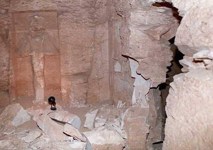 مخربون يحطمون تمثالي إيزيس وأوزوريس في اليونان