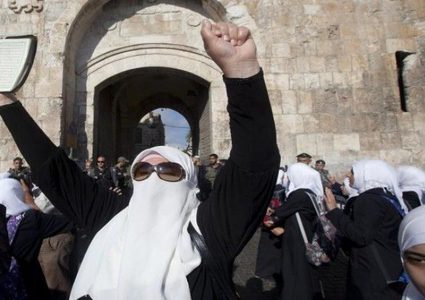 "أوقاف الأقصى": حارسات المسجد الأقصى خط أحمر