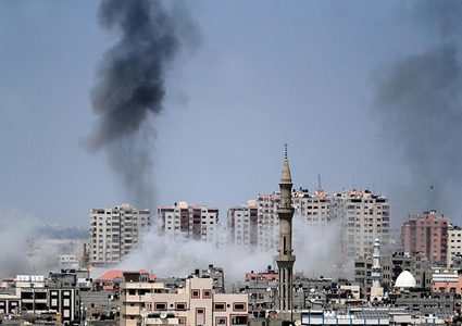 طائرات الاستطلاع تستهدف مجموعة من المواطنين جنوب القطاع