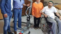 تسليم مكرمة رئاسية لجريح من مخيم جنين