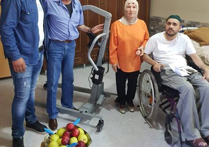 تسليم مكرمة رئاسية لجريح من مخيم جنين