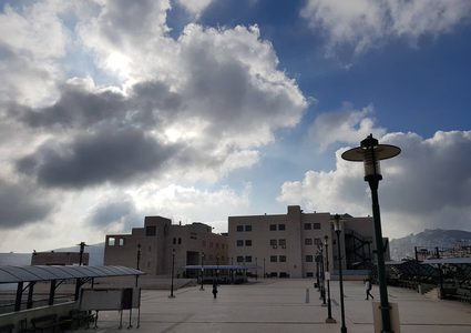 الطقس: درجات الحرارة أعلى من معدلها السنوي بحدود درجتين مئويتين