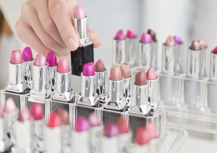 230 مليون دولار قيمة استيراد أدوات التجميل بخمسة أشهر في السعودية!