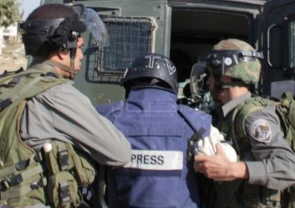 "الإعلام" تدعو لإطلاق سراح الصحافيين الوحواح وبنات