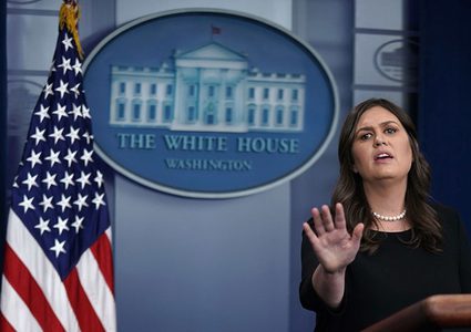 طرد المتحدثة باسم البيت الأبيض من مطعم بسبب ترامب