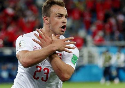 بسبب الاحتفال المثير.. تحقيق مع شاكيري وتشاكا