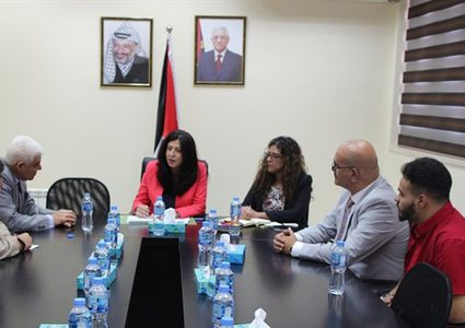 عودة تبحث مع وفد اقتصادي كندي الفرص الاستثمارية في فلسطين