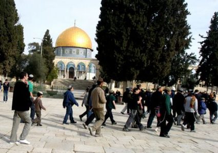 عشرات المستوطنين يستأنفون اقتحاماتهم الاستفزازية للمسجد الأقصى