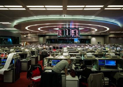 العملاق الذي هزم آيفون في الصين يدخل بورصة هونغ كونغ