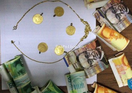 كشف ملابسات سرقة مبلغ مالي ومصاغ ذهبي في الخليل