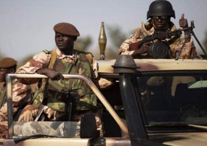 مقتل 32 مدنيا في هجوم مسلح وسط مالي