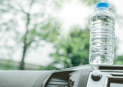 هكذا تتسبب زجاجة ماء بحرق سيارة