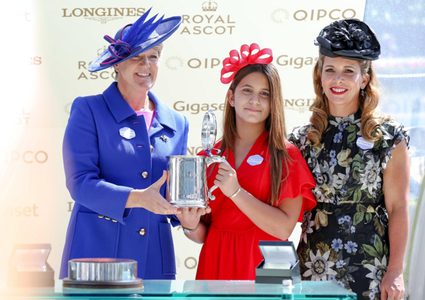 الشيخة الجليلة بنت محمد بن راشد تتسلم جائزة "رويال اسكوت" للخيول بإنجلترا