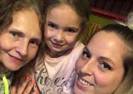 سيدة تكتشف أن جارتها الجديدة هي أختها المفقودة!