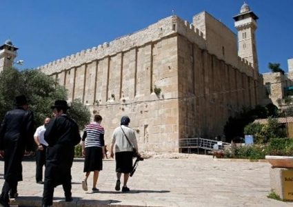 وزير إسرائيلي يقتحم الحرم الإبراهيمي