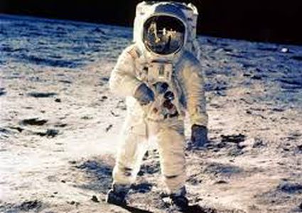 شاهد كيف يحلق الرواد شعرهم في الفضاء!