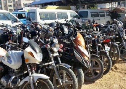 ضبط مركبات خاصة تنقل بالأجرة ودراجات غير قانونية في جنين