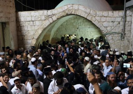 "الإعلام": اقتحام مقام يوسف والحرم الإبراهيمي قمة الإرهاب