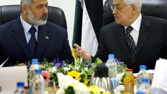 حراك مفاجىء باتجاه موسكو .. ما علاقته بالمصالحة و"صفقة" ترامب؟