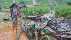 مصرع 15 شخصا جراء سيول وانهيارات أرضية في فيتنام