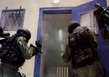 اقتحام منزل الأسير المحرر "محمد عطية" بالقدس