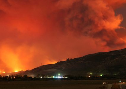 "يديعوت": 20 حريقًا في المستوطنات المحيطة بغزة منذ الصباح