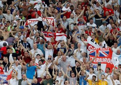 حرمان مشجعين إنجليز من حضور مباريات منتخبهم بسبب أغنية