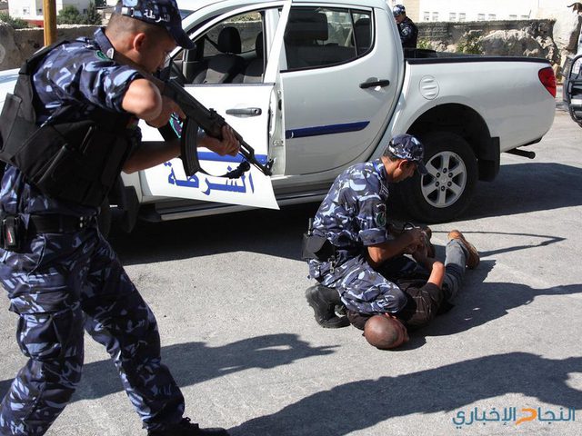 القبض على مطلوب صادر بحقه ٦ أوامر حبس في نابلس