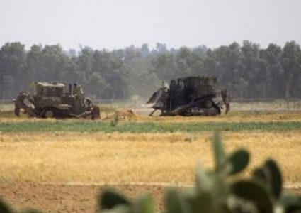 توغل محدود لآليات وجرافات الاحتلال وسط قطاع غزة