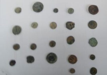 القبض على شخص بحوزته 39 قطعة أثرية في نابلس