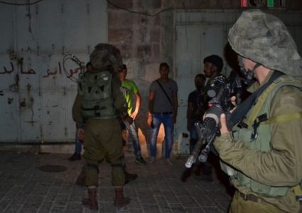 حملة اعتقالات ومداهمات بالضفة(محدث)